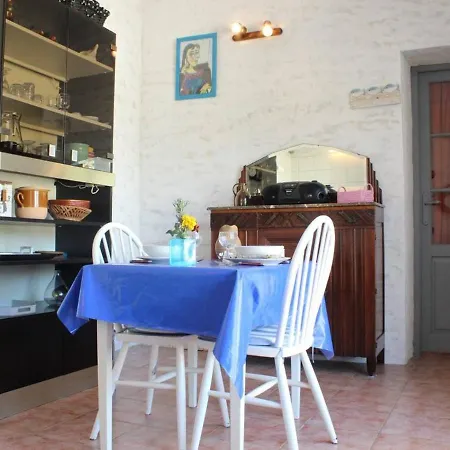 Vakantiehuis Charmante Maison Oleronaise Avec Cour, Proche Et Centre, 2 Couchages, Menage Inclus - Fr-1-246a-371